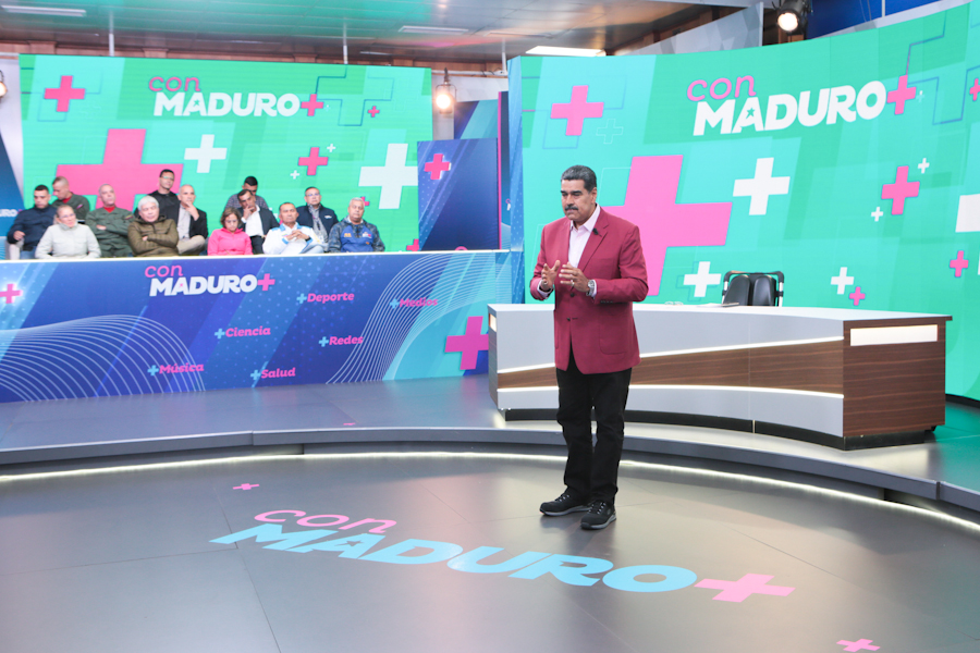 #NotiMippCI 📰🗞| Gobierno Nacional se mantiene alerta y desplegado ante emergencia generada por las lluvias. Lea más ⏩ acortar.link/A8FYnP
#ConsensoDeVenezuela