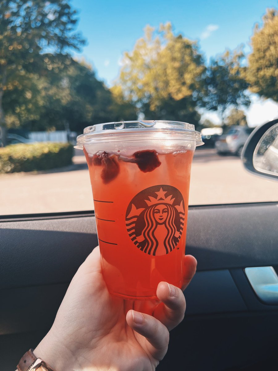 Pinkycupcake78's tweet photo. Perfect weather &amp; a perfect drink 👌🏻☀️#summer #starbucks #colddrinks https://t.co/6RcaJQaO5w