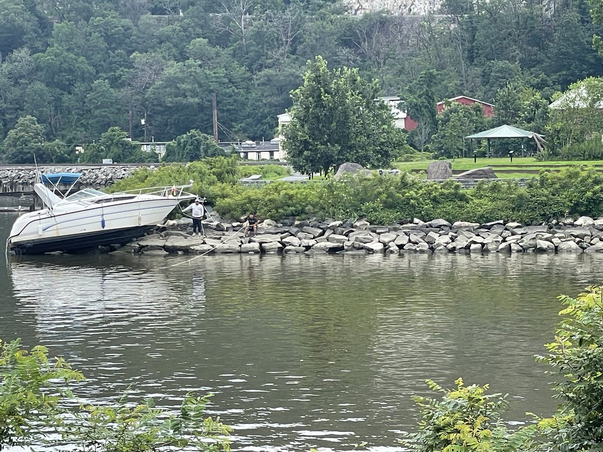 Good thing he had his bumpers out. #peekskill #hudsonriver