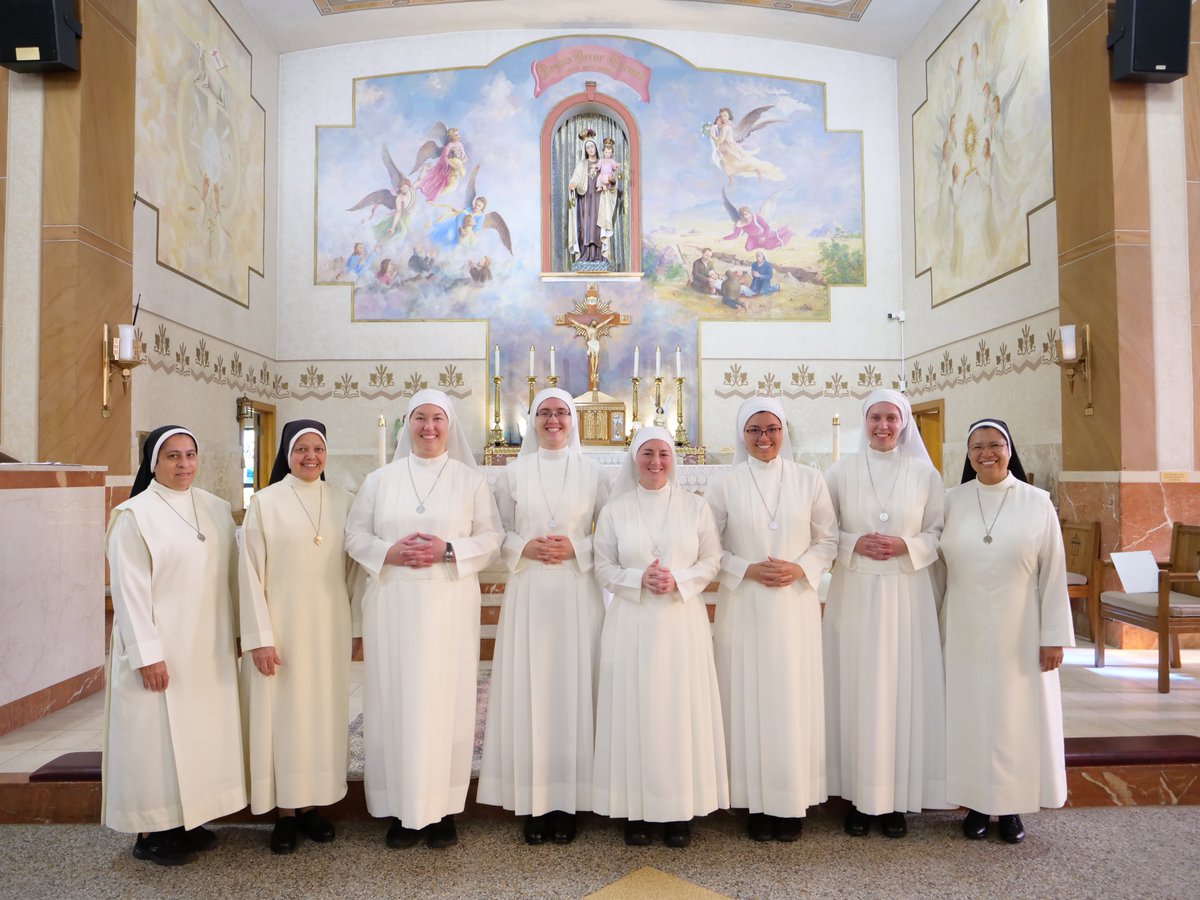 On this Queenship of Mary, we welcomed our 5 Postulants into the Novitiate! Please pray for our new Novices! instagram.com/p/CwQRnvJLOP6/…