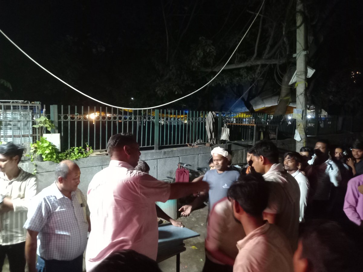 puneesh_luthra's tweet photo. प्राचीन शिव शनि मंदिर, फर्निचर मार्किट, अमर कॉलोनी, लाजपत नगर में भाई @KapilMishra_IND जी की प्रेरणा और भाई @RajoxfordVerma के सहयोग से प्रत्येक मंगलवार हनुमानजी की आरती निरन्तर जारी है..
@HinduEcosystem_ के समस्त कट्टर हिन्दू भाईयों का दिल से आभार...🙏🙏 https://t.co/OtD9uNulxm