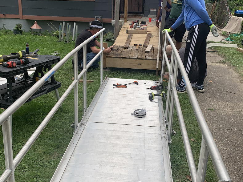AMUSproject's tweet photo. While talking with Doris, she shared that her grandson, who needs to use a wheelchair, will be moving in with them so they can help take care of him. She asked if we could help install a wheelchair ramp, and AMUS was quick to rise to the occasion. Today we helped install a ramp! https://t.co/MlKWdqrwjJ