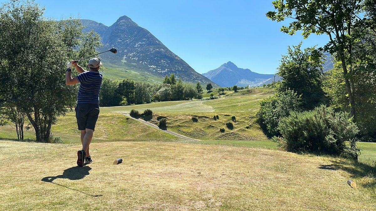 creamcreative's tweet photo. @ukgolfguy What a beautiful golf course! Had the pleasure in June when it was bone dry… sadly didn’t quite make the 8th with the 5 wood.. https://t.co/nVveKjBTVc