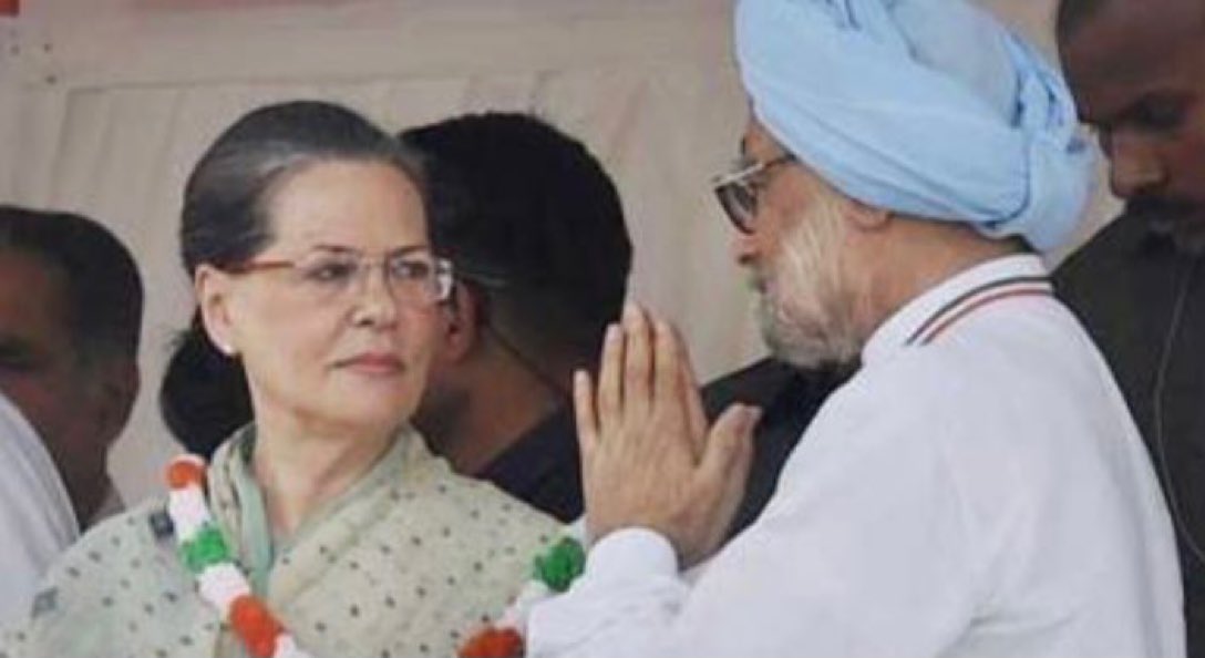 arvindbouncer's tweet photo. #CongMocksRajinikanth

Neru bowing before Invader Mt.Batten to shave is ...OKAY 

80 yrs PM MMS praying to 70 yr foreigner &amp; 50 yr drug &amp; dropout is  ... OKAY 

PM Neru sitting &amp; polishing Edwina's slip-on is  ....OKAY 

But Hindu Rajini bowing to Yogi's ...  ATROCIOUS..🤔? https://t.co/uCpbLRg1xe