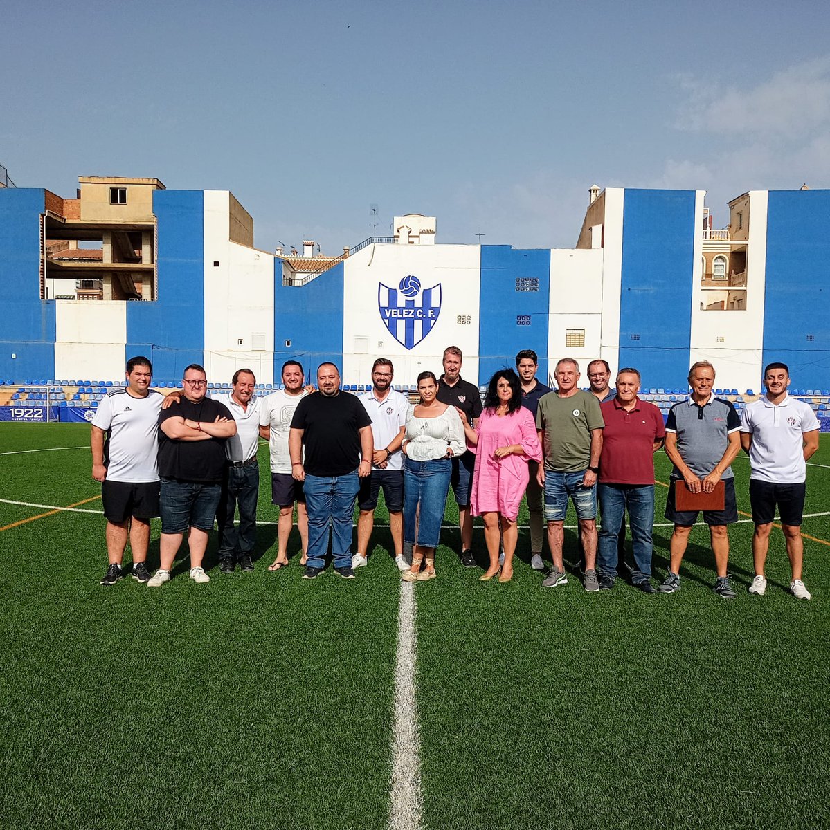 VELEZCFoficial's tweet photo. ¡Vélez Club De Futbol quiere agradecer nuevamente al “Comité del Centenario” por todo el arduo trabajo durante el año! Como gran final, mañana a las 18:00h se presentará finalmente la exposición de nuestro Centenario (1922-2022).

📝 https://t.co/IStZMeHdLb

#ElEquipoDeLaAxarquia https://t.co/hc9PK5eqxJ