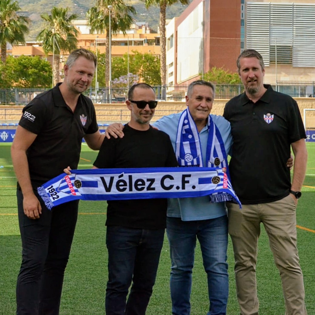 VELEZCFoficial's tweet photo. ¡Vélez Club De Futbol quiere agradecer nuevamente al “Comité del Centenario” por todo el arduo trabajo durante el año! Como gran final, mañana a las 18:00h se presentará finalmente la exposición de nuestro Centenario (1922-2022).

📝 https://t.co/IStZMeHdLb

#ElEquipoDeLaAxarquia https://t.co/hc9PK5eqxJ