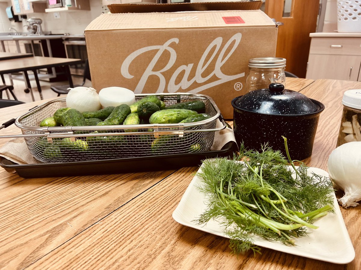 EricaYoss's tweet photo. Our first ever “Stock the PantrEE” was a success! Our FACS teachers alongside our @SDWEnvEd teachers worked this morning to preserve much of our garden to be used later this year. Cant wait to see our #EmbeddedAg program grow this year! @mheilberger https://t.co/neLPVWkQWc