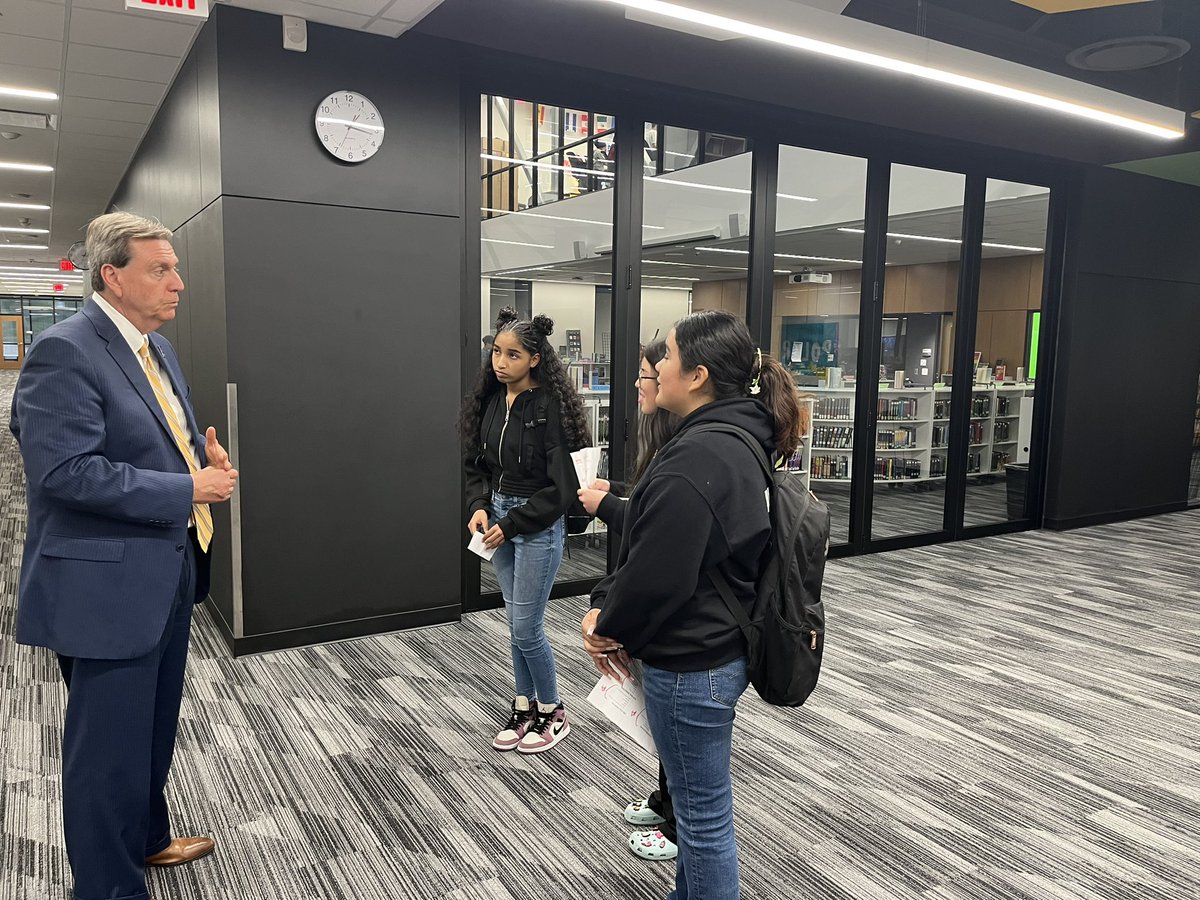 LuvUTurnerBears's tweet photo. Thank you @KsCommissioner for visiting Turner Middle School and for all you do for our Kansas kids. #TMSsleuth #TurnerFamily https://t.co/ZPmF2Hgxhp