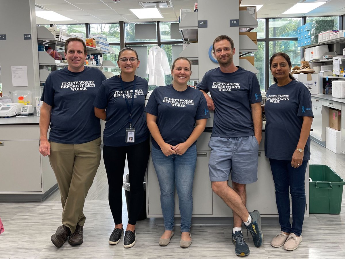 New Tucker lab gear courtesy of our departing star RA, Emily Marshall (2nd from left), graduate of @MVCC_UticaRome and @ualbany. She always got our vibe, and did some awesome science here. We'll miss her greatly, but our loss is the PhD program at @UofR's gain.