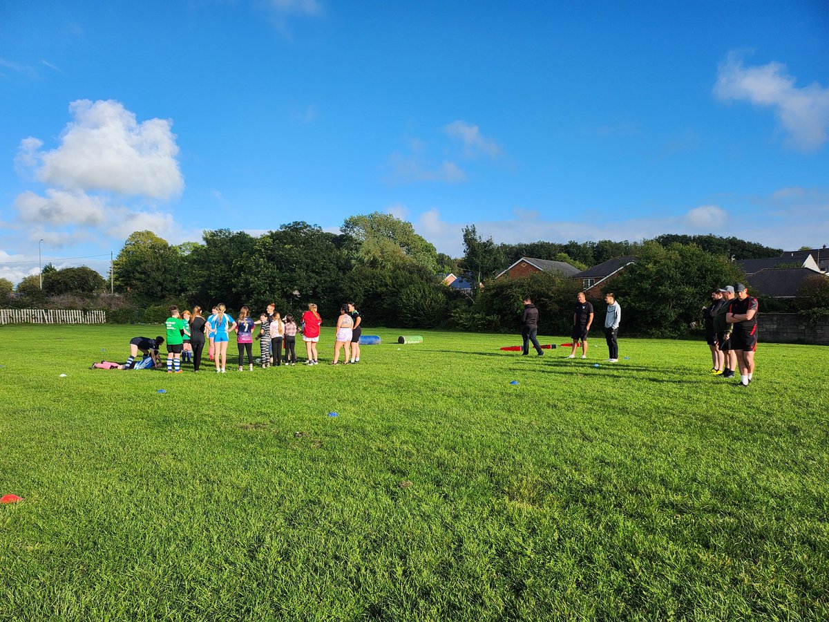 Awesome first taster session at <a href="/pylerfc/">Pyle RFC</a> for girls hub <a href="/OgwrHawks/">Ogwr Hawks</a> Amazing to see the work that has been put in by all coaches and volunteers🏉👭
Looking forward to next week's session already!🤩 Well done all👏

<a href="/WRU_Community/">WRU Community - Wrth galon y genedl</a>