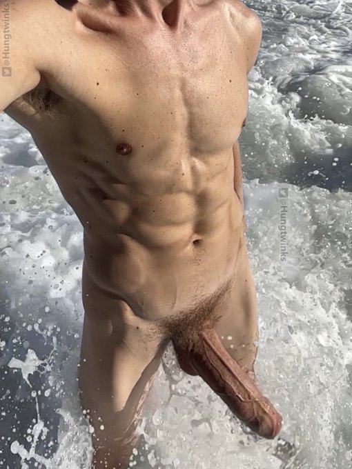 My snake 🐍  🎥 https://t.co/j9hWA1Gr3O