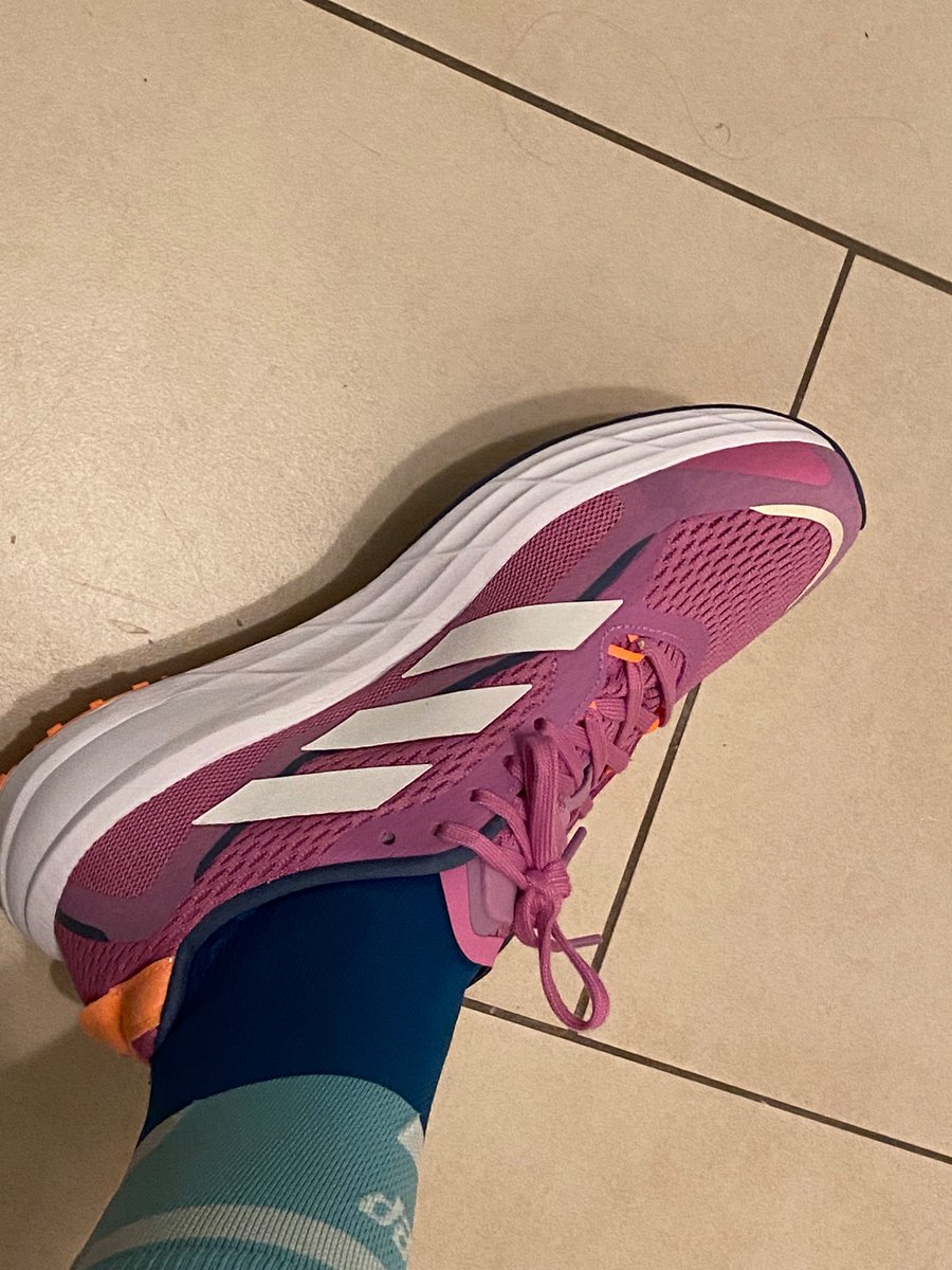 LizCh's tweet photo. When trying out new running shoes puts a spring back in your step
#worklifebalance #selectionseason
#running #newshoes #adidas #adidasSL20 #helsingborgmarathon #marathontraining #Tuesdayrun #runningchat https://t.co/IMDXKDASCl