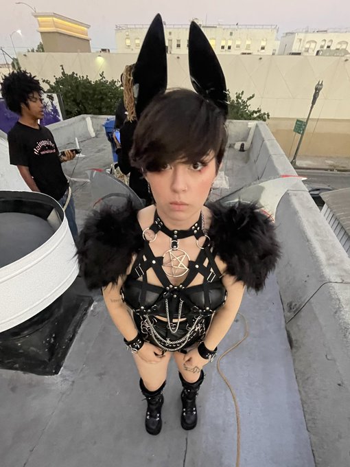 can i come over and stare at u like this :3 https://t.co/A7XwrjGWQn