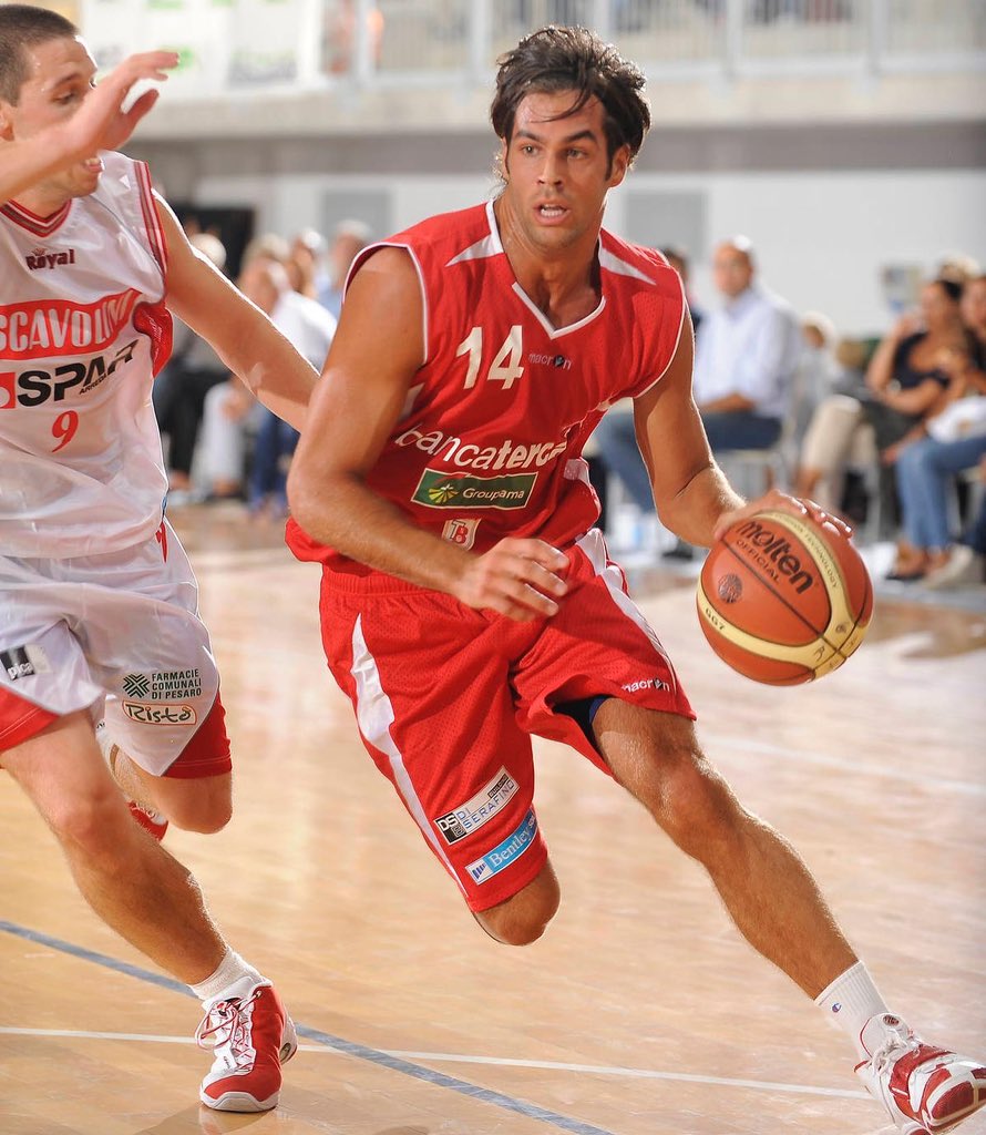 BrunoCerella's tweet photo. Questa è la mia 19essima stagione ed oggi scrollando la galleria delle foto ho trovato questi bellissimi ricordi d’una carriera magnifica che mi porterò per sempre con me 🩶🙌🏼
#ballislife #dayone #teo7 https://t.co/j1Eeit9Tmk