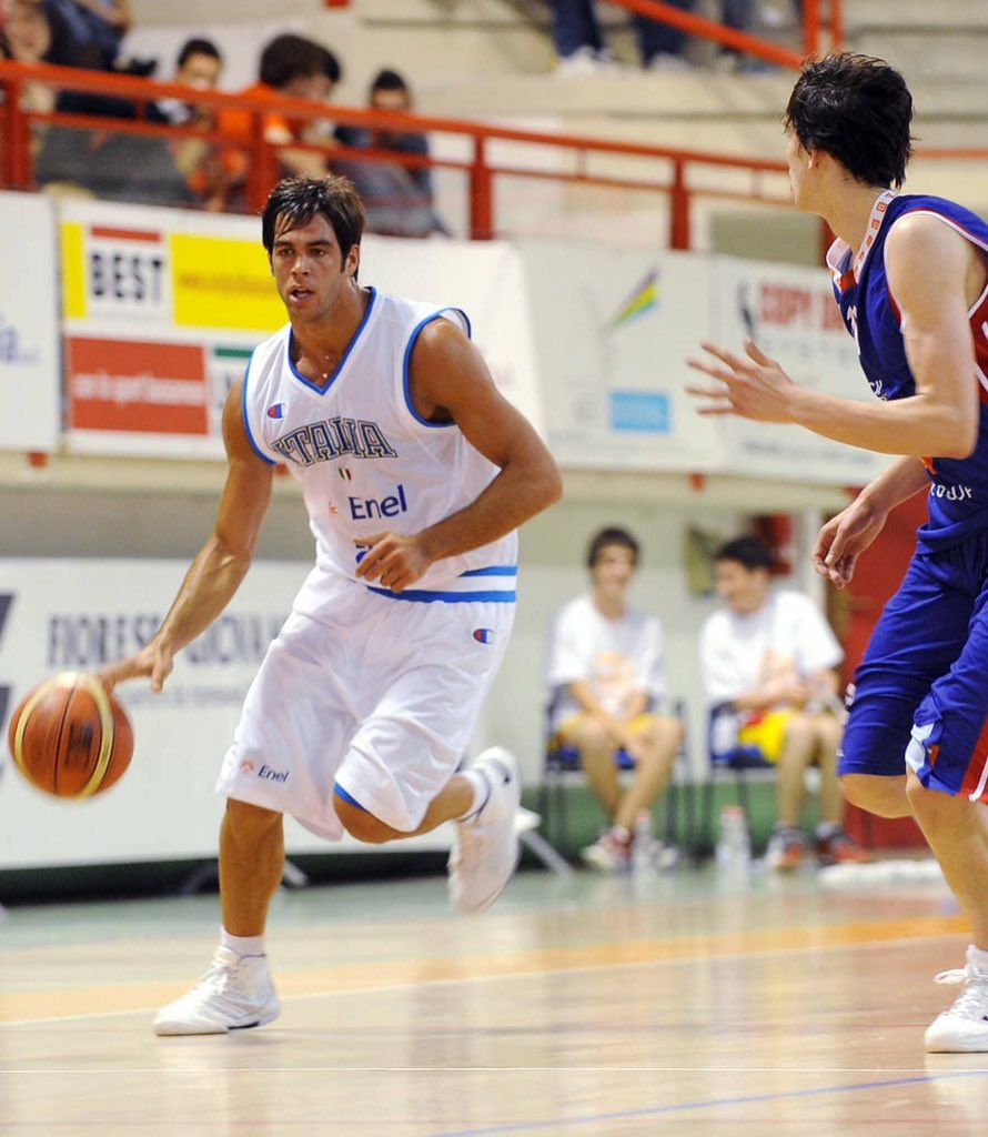 BrunoCerella's tweet photo. Questa è la mia 19essima stagione ed oggi scrollando la galleria delle foto ho trovato questi bellissimi ricordi d’una carriera magnifica che mi porterò per sempre con me 🩶🙌🏼
#ballislife #dayone #teo7 https://t.co/j1Eeit9Tmk