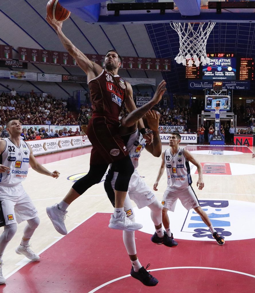 BrunoCerella's tweet photo. Questa è la mia 19essima stagione ed oggi scrollando la galleria delle foto ho trovato questi bellissimi ricordi d’una carriera magnifica che mi porterò per sempre con me 🩶🙌🏼
#ballislife #dayone #teo7 https://t.co/j1Eeit9Tmk