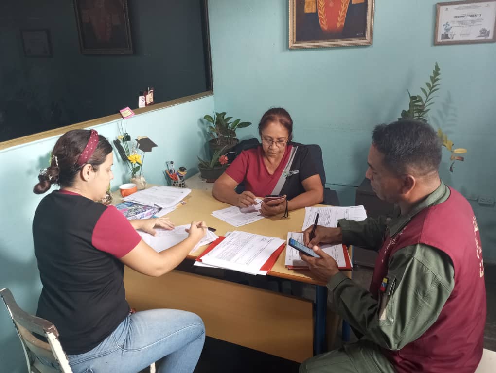 CircuitoSB's tweet photo. Centro de Desarrollo de la Calidad Educativa Paz Castillo,  21.08.2023 en Activad de Apoyo en Informe Técnico de las Instituciones Educativas del Municipio para Estatus de Internet, con la Guardia Bolivariana del Pueblo @cdcepazcastillo @rosabecerra3 @MPPEDUCACION @HectoRodriguez https://t.co/3wtOw9M9Jg
