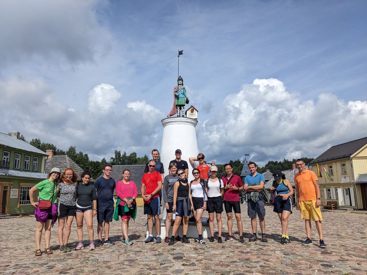 DtGesellschaft's tweet photo. 🚴🏼 2. Tourtag unserer 🇩🇪-🇱🇹 Radreise  nach #Memel/#Klaipėda. Heute: Lišinai-#Kauen/#Kaunas. 45 km. Litauisches Freilichtmuseum. In Kauen Zeitzeugengespräche mit Luise Quitsch &amp; Bella Sherin. @BMI_Bund
&amp; @ishainter &amp; #ZgV &amp; #DeutschesKulturforumÖstlichesEuropa. #memelnemunas2023 https://t.co/OjlZzsGJ3G