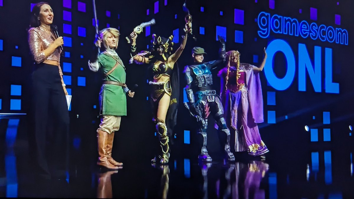 Ωραία που δώσανε και λίγο χώρο στο cosplay .. #Gamescom