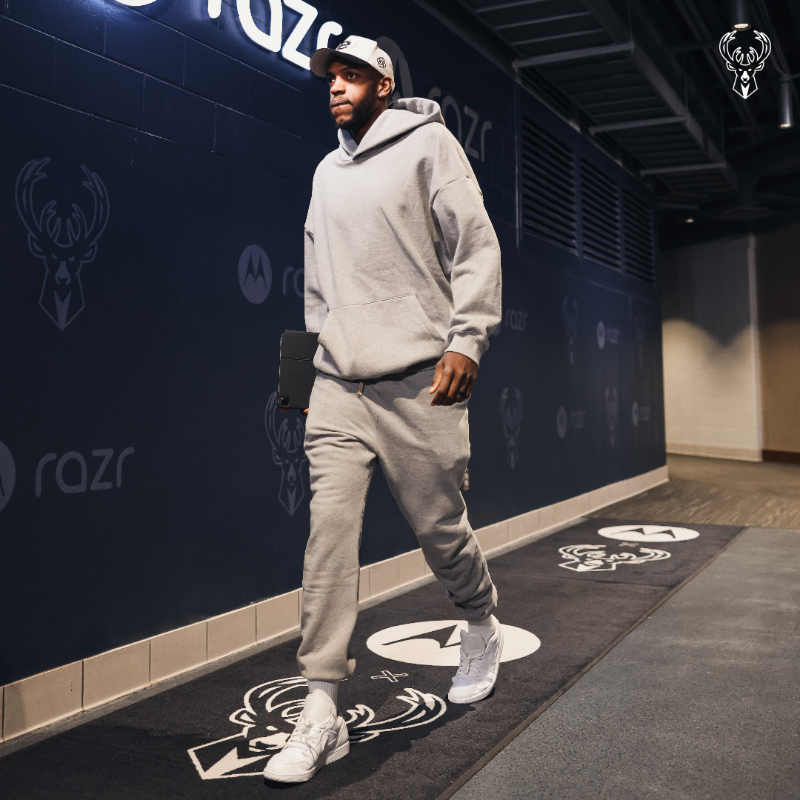 Bucks's tweet photo. Khris' 22-23 Season In Photos 📸

#BucksPlayerWeek | @khris22m