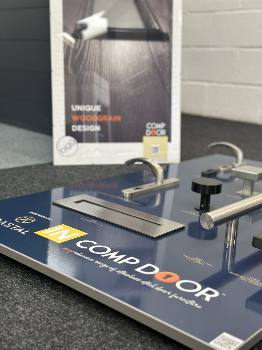 Blinds IN Glass 🟨 tweet media