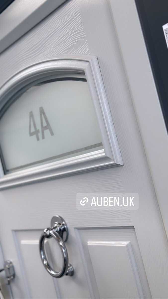 Blinds IN Glass 🟨 tweet media