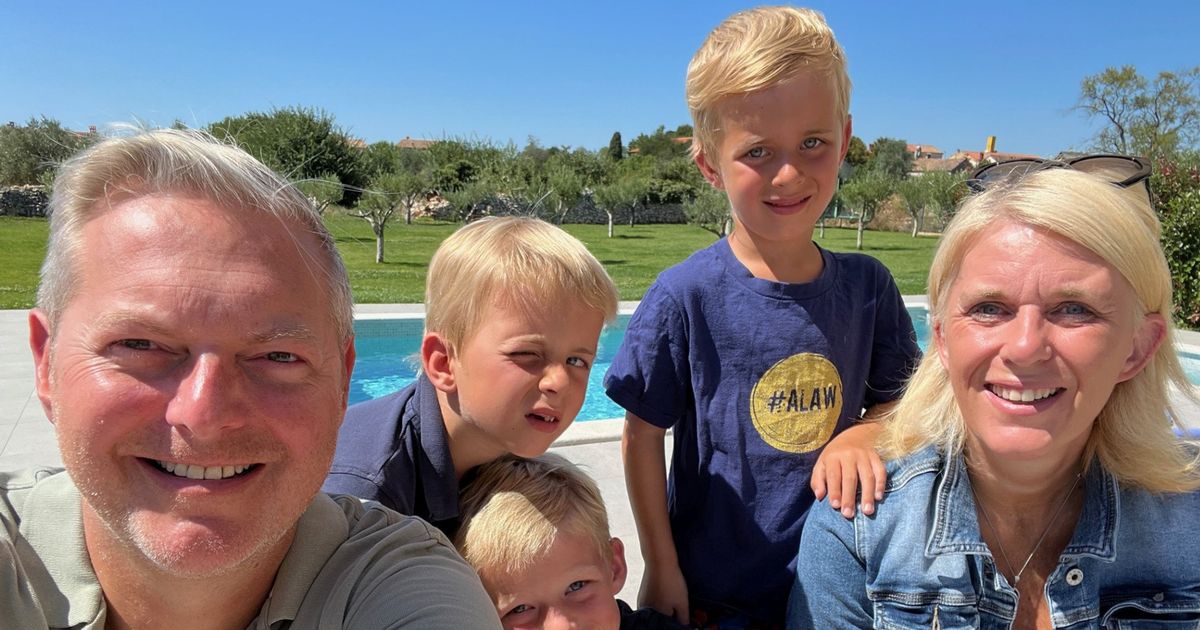 The Mirror tweet media