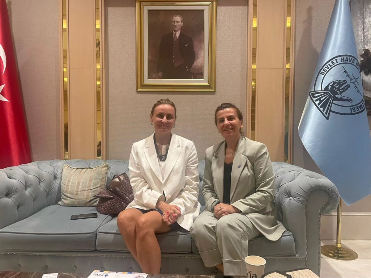 Antalya 'dan sorumlu İzmir Milletvekilimiz Sayın <a href="/ssedakayaosen/">Seda Kâya Ösen</a> ile İl binamızda basın mensupları ve Teşkilatlarımız ile biraraya geldik. Nazik ziyaretleri için çok teşekkür ederiz. <a href="/devapartisi/">DEVA Partisi</a> <a href="/alibabacan/">Ali Babacan</a> <a href="/antalyadeva7/">Deva Partisi Antalya İl Başkanlığı</a> <a href="/ozlemarlier/">Özlem Arlıer💧</a> <a href="/muratpasakadind/">Muratpaşa Deva Kadın Çalışmaları Başkanlığı</a>