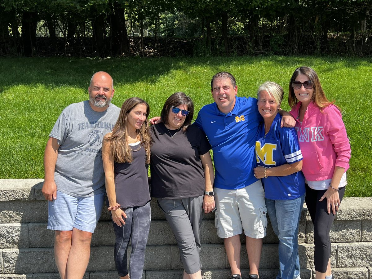 Proud to be part of the best elementary admin team in the business! It starts with us in MAHOPAC💙💛@ARPanthers @FulmarsFinest @BlessingMahopac #bettertogether #PACPRIDE