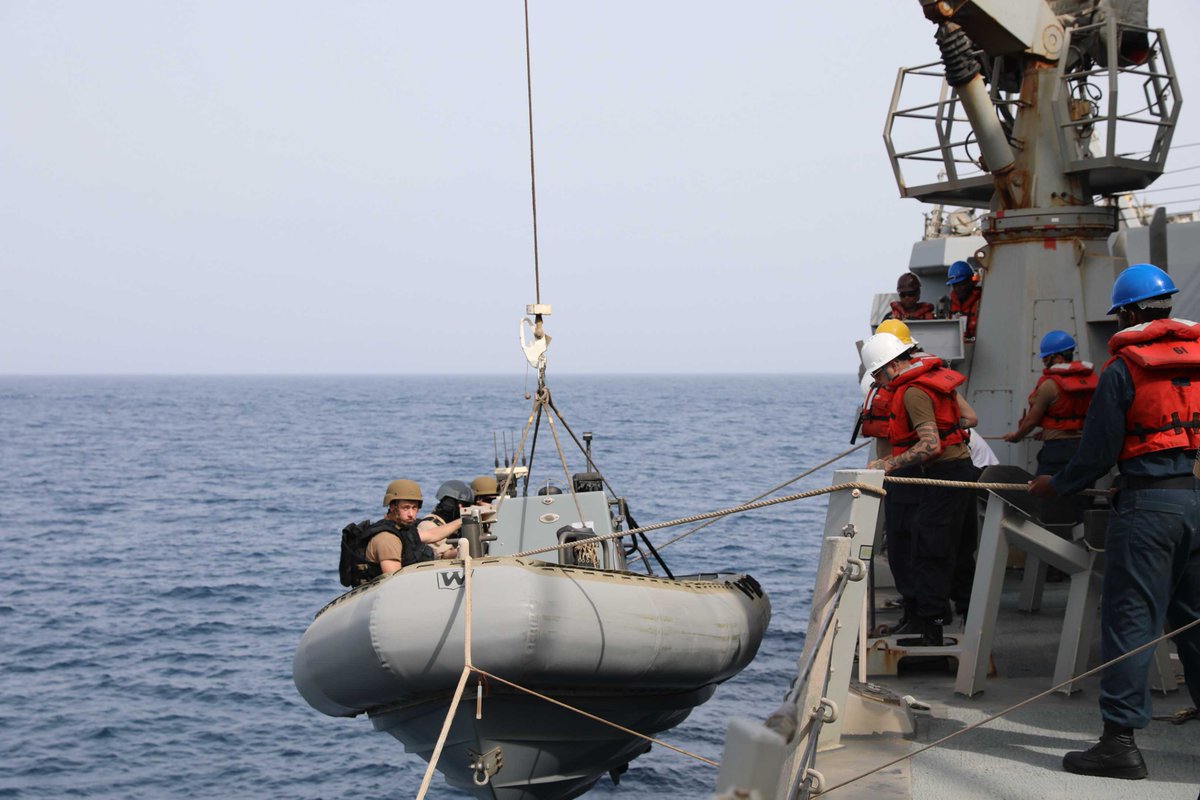 On the move 🚤🌊

Sailors assigned to USS Thomas Hudner #DDG116 conduct small boat operations in the Gulf of Oman.
@US5thFleet 

📸: MC2 Kerri Kline