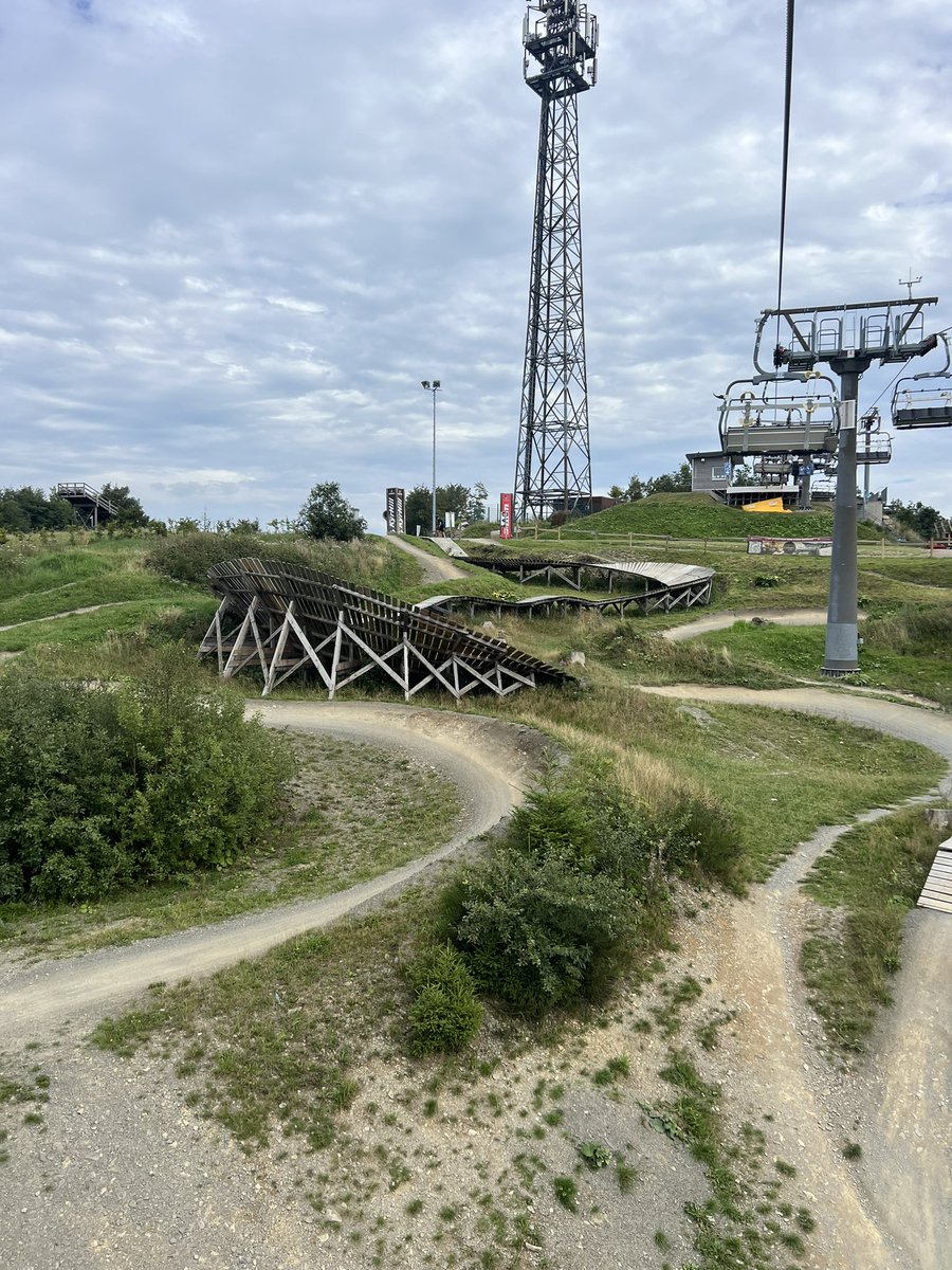 frankboon80's tweet photo. Was een heerlijk dagje ! Bijna alle rode routes gedaan 😅@BIKEPARKWTB #bikeparkwinterberg https://t.co/90LgPgRYFq