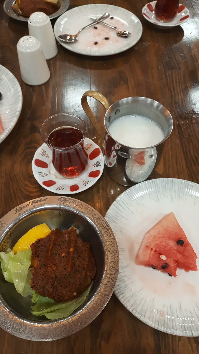 nurrbennn's tweet photo. Antepte sıra gecesine geldik kafamız biraz karışık https://t.co/0Cf53M5smK