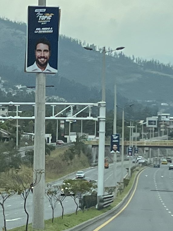 JORGEMEJIAR's tweet photo. Señor @jantopicecuador mucho le agradeceríamos que ahora que termino la campaña, levante sus carteles de la ruta viva y de todos los lugares donde están ubicados. 
Me imagino que ya lo tienen planificado! 
#postelecciones https://t.co/FAFbXaAFPU