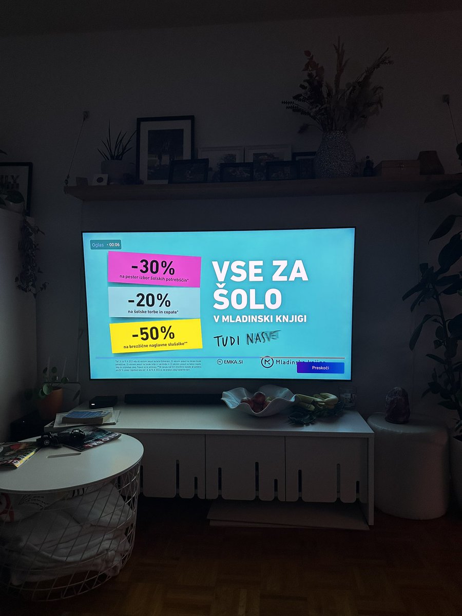 Ej <a href="/TelekomSlo/">Telekom Slovenije</a> a 95€ na mesec res ni dovolj, da je treba trpeti NEO hardwired reklame?