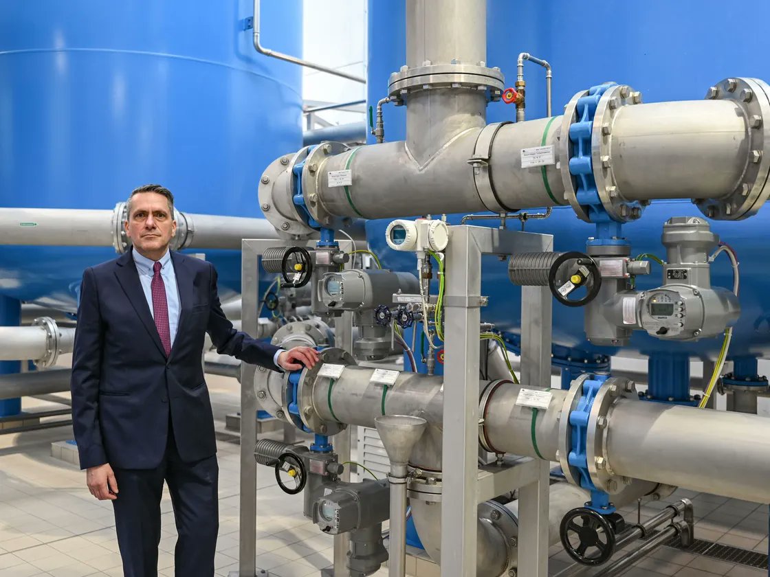 🇩🇪 Giga Berlin

Remember the Chairman Bähler of the Water Supplier WSE who was against all and everything with regards to Giga Berlin and Tesla and even tried all options including suing to not deliver the contractually agreed water to Giga Berlin including starting a media smear