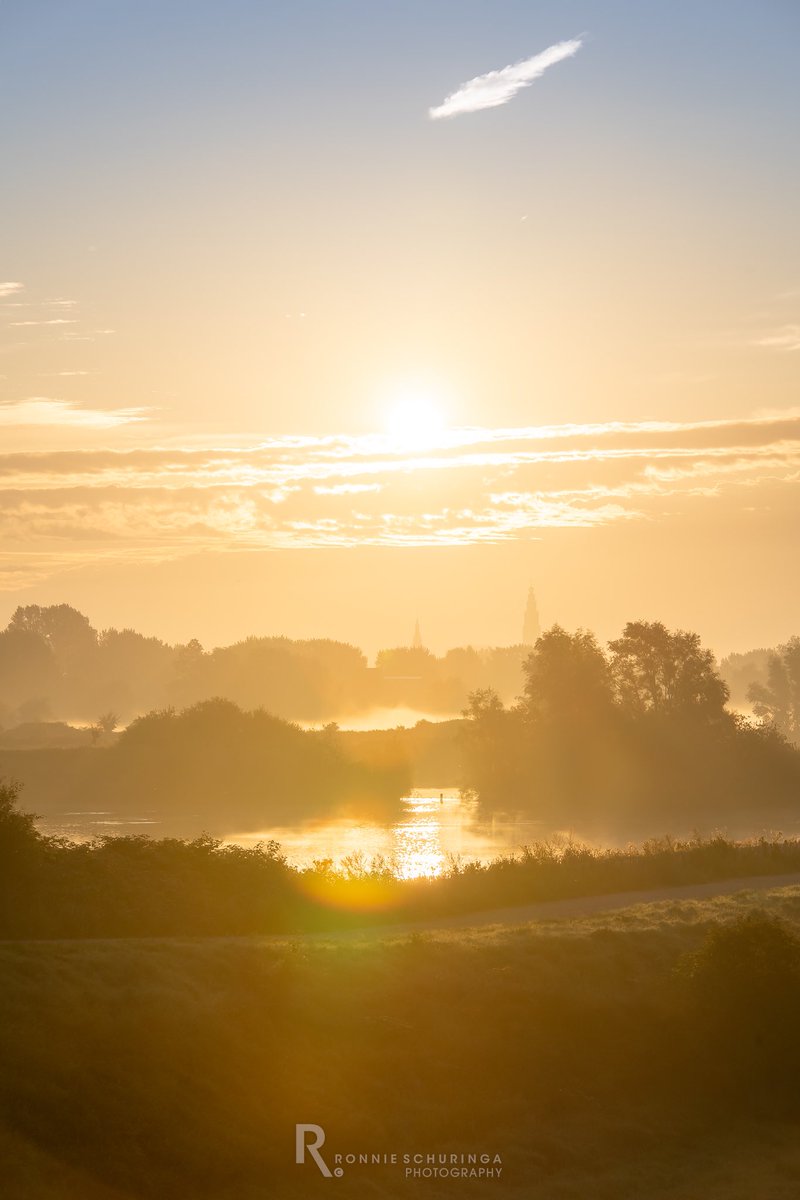 ronnieschuringa's tweet photo. Foggy fantasy
Zicht op Groningen
6.30 uur | 22-8-2023

#Groningen #groningencity
#visitgroningen https://t.co/LeJJIyIRpC