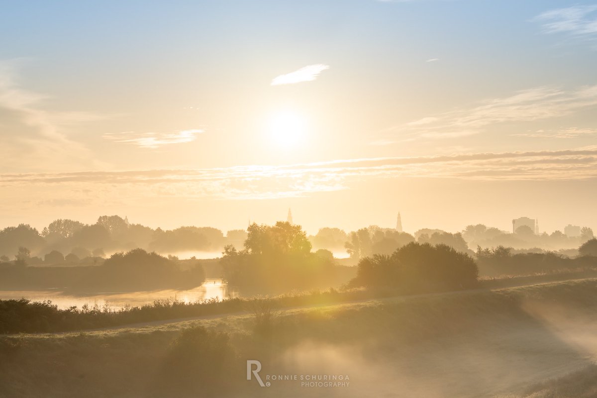 ronnieschuringa's tweet photo. Foggy fantasy
Zicht op Groningen
6.30 uur | 22-8-2023

#Groningen #groningencity
#visitgroningen https://t.co/LeJJIyIRpC