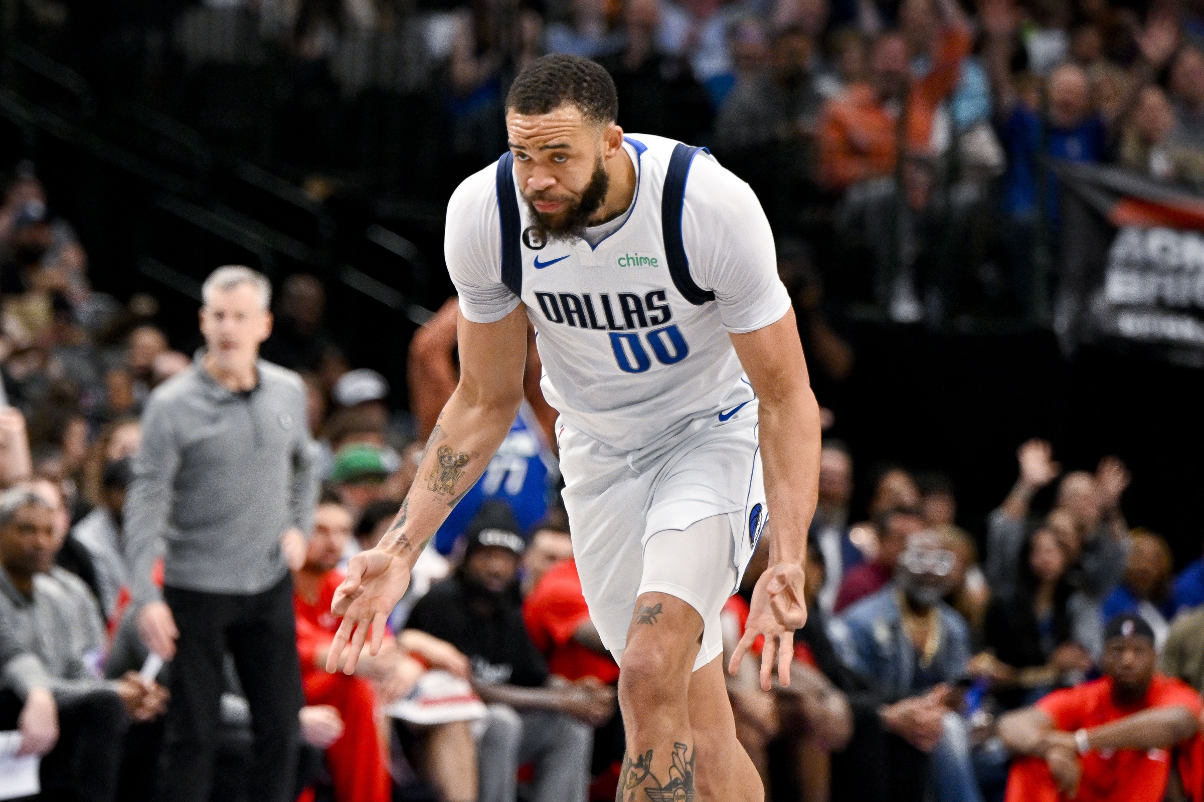 Mavericks Re-Sign Markieff Morris