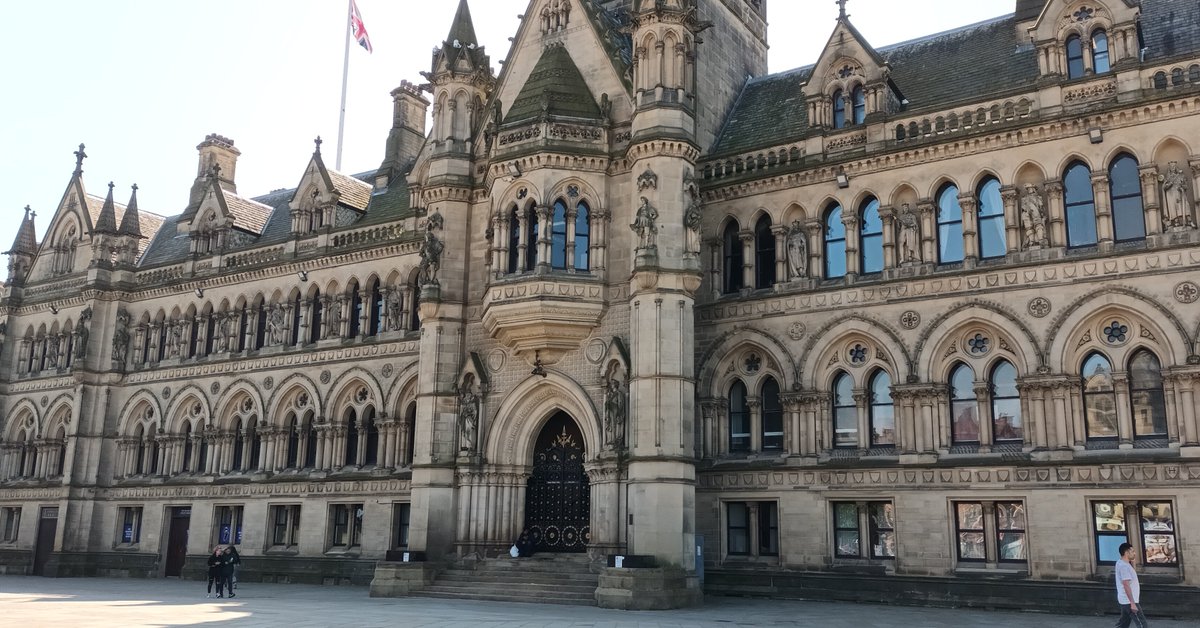 Would you like to learn more about the fascinating Victorian crime scenes scattered across Bradford City Centre? Our NEW walking tour is for you! Please message for more details, and book your tickets below! 💙