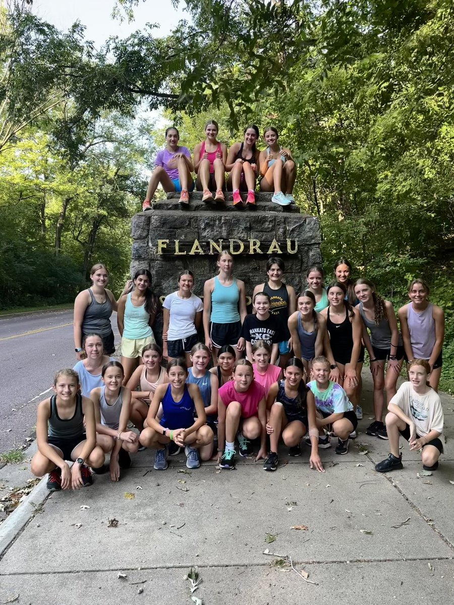 MEHS_GirlsCC's tweet photo. Wonderful 🤗to spend some time in the woods 🌲🌳with these amazing humans!! #trailrunning #WeAreMEHS #MAPSready #XCfam #bettereveryday #optoutside https://t.co/EG3ebzS0WQ