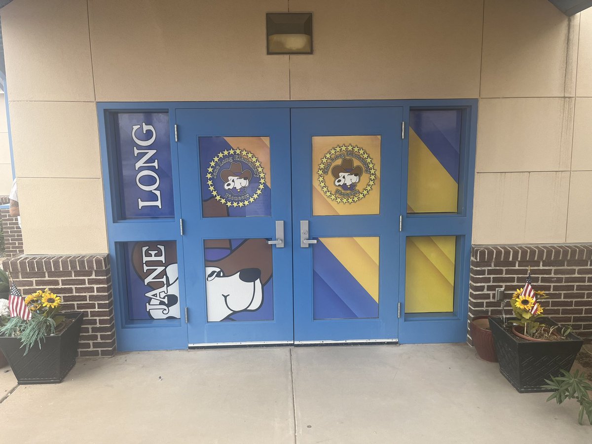 JLPioneers's tweet photo. Take a look at the upgrade to our main entrance.  Thank you MISD! @Midland_ISD https://t.co/VvXpvcxaZF