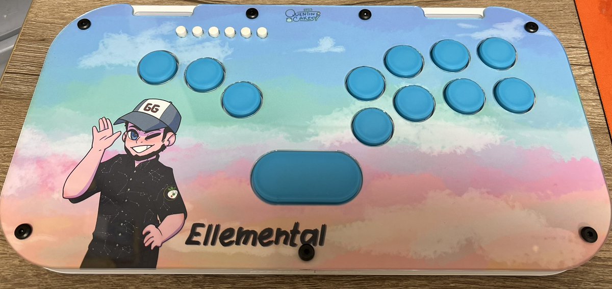 EC_Controllers's tweet image. My @Mavercade fightstick came in today 💙💙 Big shoutouts to them for their work and @QuentinCakes for my artwork
Just really happy to see myself and the little nod to @plantsgcc on my shirt. Miss ya bud. You’d have been stoked to see this 💙