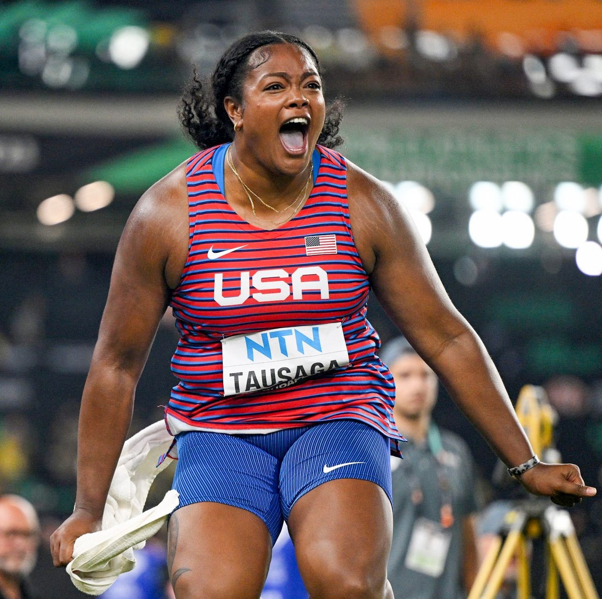 Laulaga Tausaga 🇺🇸 is the World Discus Champion!! 🤯🔥

The American produced a staggering Personal Best (PB) of 69.49m to launch herself into Gold medal position, adding over 4 metres to her PB.
Valarie Allman 🇺🇸 settled for Silver with 69.29m while Feng Bin 🇨🇳 was 3rd.