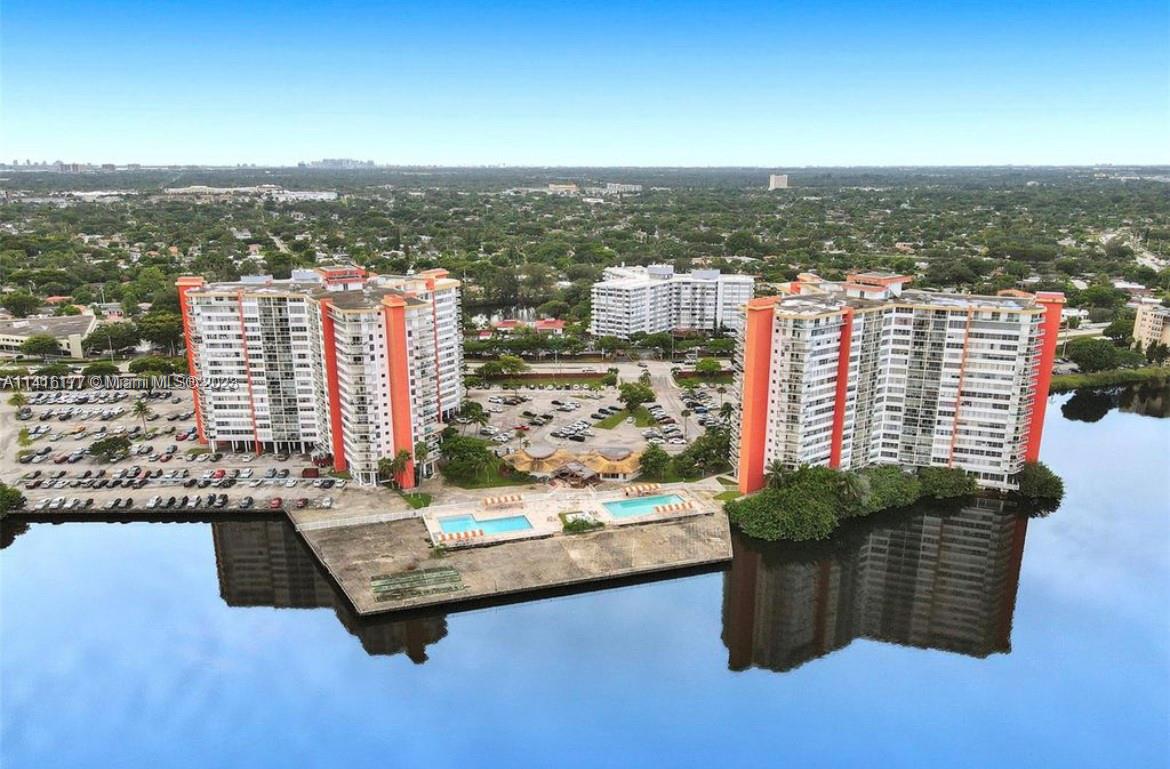 MRiosRealtor23's tweet photo. ¡Bienvenido a Buckley Towers, tu refugio de lujo con vista al agua en Miami! 🌊 Disfruta de la proximidad al famoso Aventura Mall, con opciones de compras, restaurantes y entretenimiento de primer nivel https://t.co/bSY9eHqrsL   #BuckleyTowers #VistaAlAgua https://t.co/I4drEHWi5M