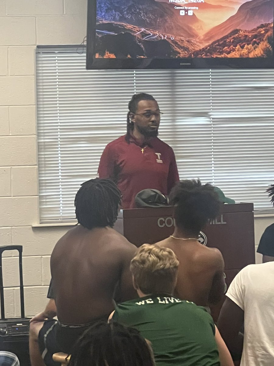 We would like to thank @JayWy8 for taking time out to come back to The Hill and pour into our boys. 

#FORTHEHILL

<a href="/SwickONE8/">Drew Swick</a> <a href="/darealcoachcam1/">Cameron Hayes</a> <a href="/the006beast/">Gerald Boo Mitchell</a> <a href="/CoachBeck56/">CORY BECK 🦅🏈</a> <a href="/BLinnell2/">Coach Linnell</a> <a href="/coachMMartin54/">Marvin Martin</a>