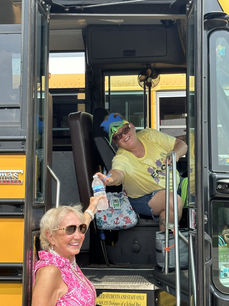 Elmendorf_NP_AP's tweet photo. Taking care of our bus drivers in this dangerous heat!! Thank You @WSDSchoolBus for transporting our students District wide!! https://t.co/iltH1of5QO