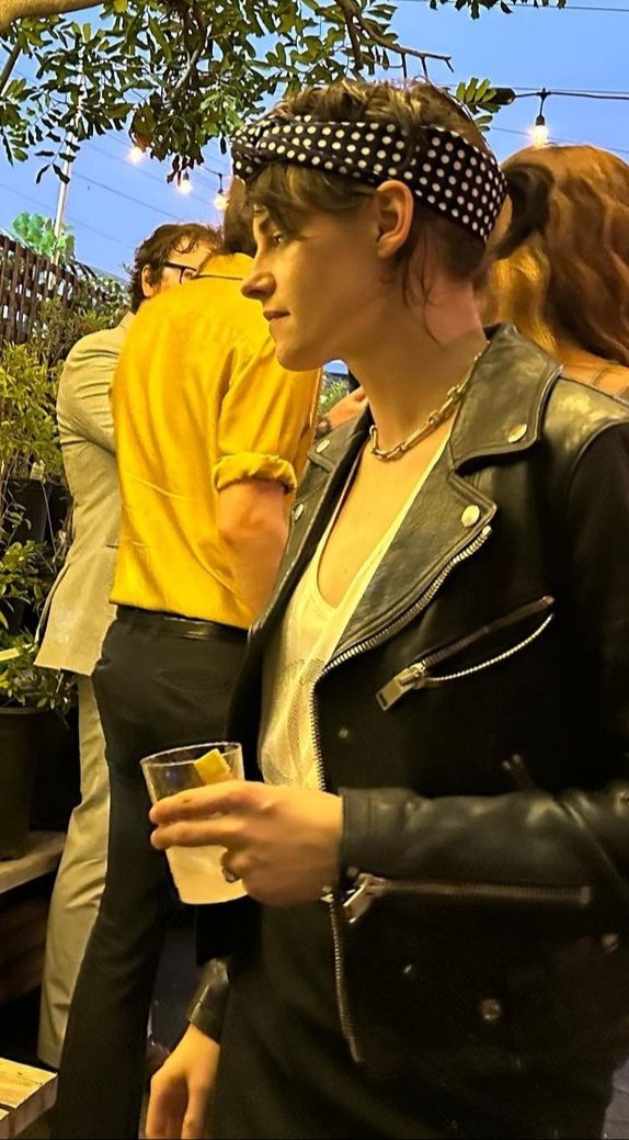 doepicshiit's tweet photo. kristeeeeeeeeeen 😩😩😩❤️❤️❤️ o cabelin crescendo só o cotó no rabo de cavalo 🤏 https://t.co/Pn2SWuoA1P