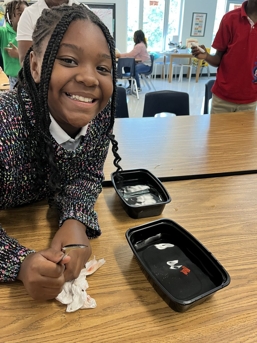 CarolynH_EdS's tweet photo. My first Science Lab with 5th grade was a success. Today was about establishing routines and rules, thinking like a scientist, and working the scientific method with floating ink. #fcsscience @STEMSLC @misscarpenter28 @RES_Royals @DrRoseToomerRES @CannonDavetta @MrGermany2022 https://t.co/dfNxp9VgrI