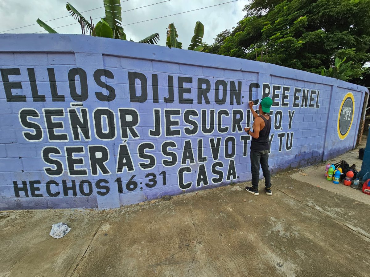 regulolacruz's tweet photo. #22Ago Hoy iniciamos la recuperación de espacios comunes y la mejor manera es dejar palabras de fe. En Dios siempre encontraremos esa esperanza que necesitamos para avanzar. #LaNuevaTejerías 

@NicolasMaduro @Soykarinacarpio

#ConsensoDeVenezuela https://t.co/vQD2Aw3lEI