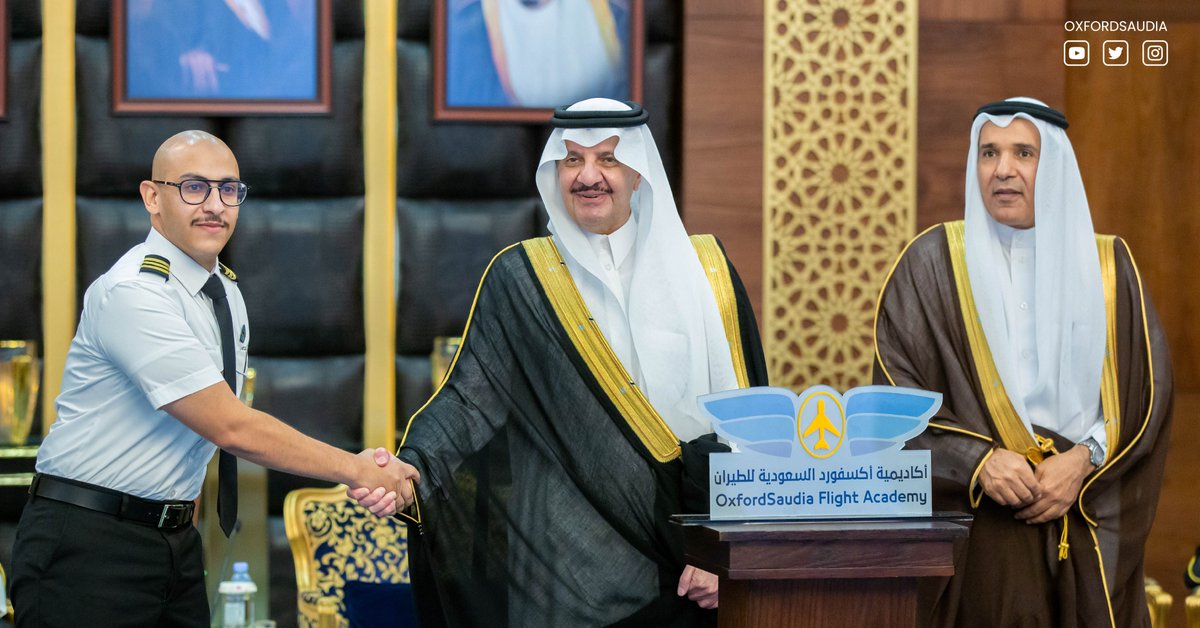 OxfordSaudia's tweet photo. كما حصل الخريجون على ضمانات تكفل الاكاديمية بقيمة تأهيلهم على اجهزة المحاكاة الخاصة بطائرات النقل التجاري لتهيئتهم بشكل اكبر لسوق العمل.

#تخرج_وتوظيف_Saudi_Oxford https://t.co/zCfMbaGRWn